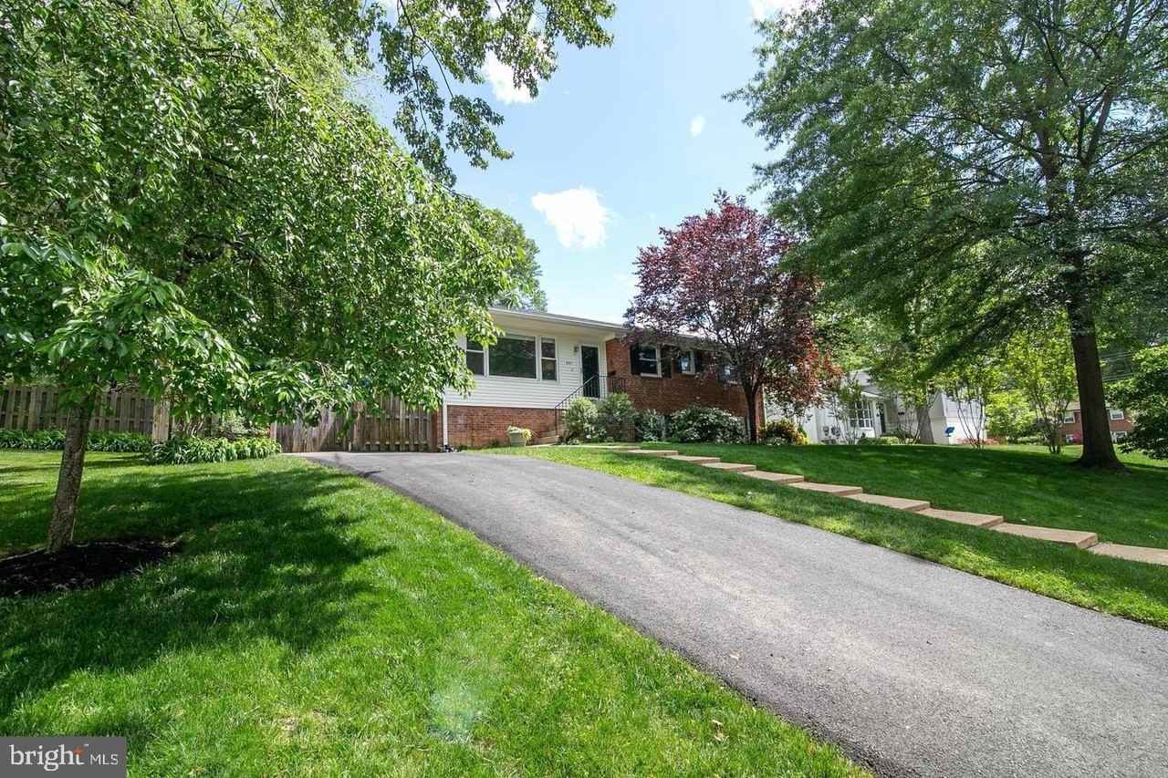 8411 Morey Ln - Photo 3 of 50