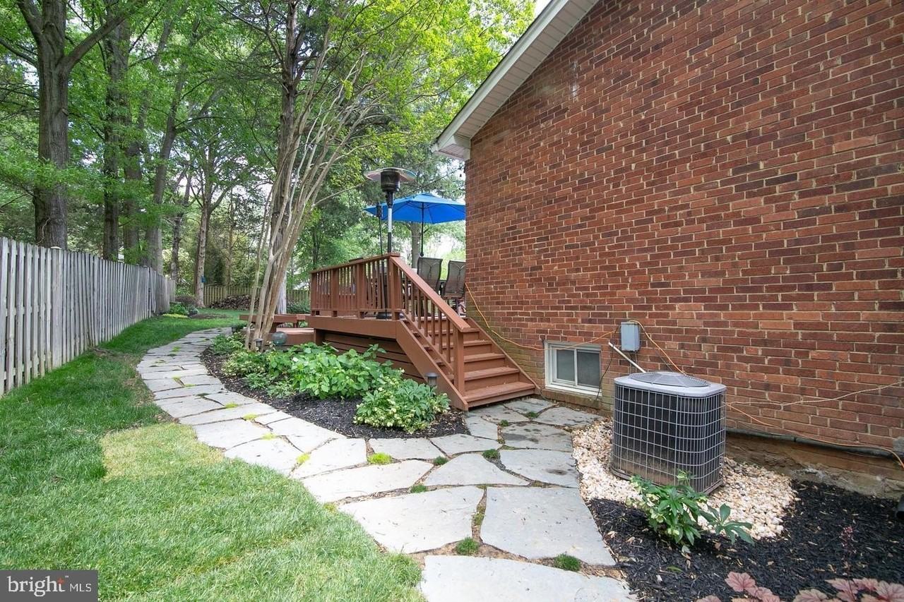 8411 Morey Ln - Photo 4 of 50