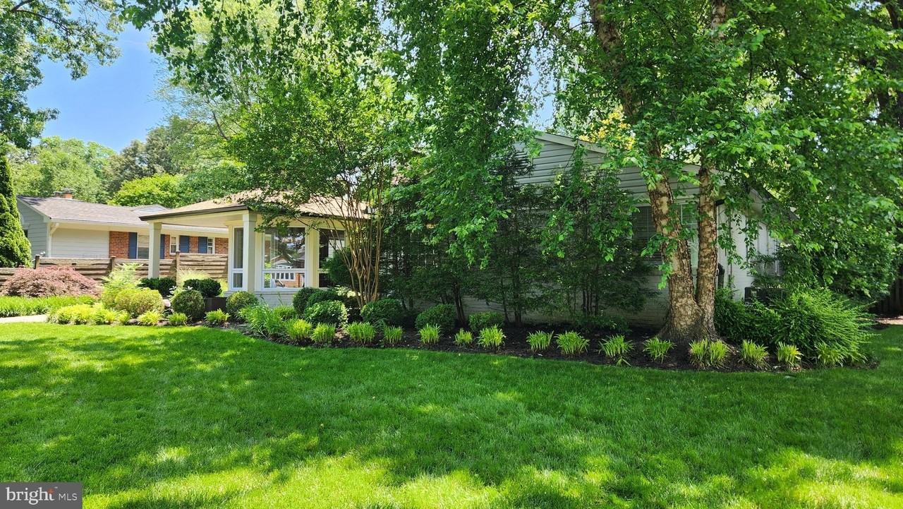 2207 Fordham Dr - Photo 2 of 45
