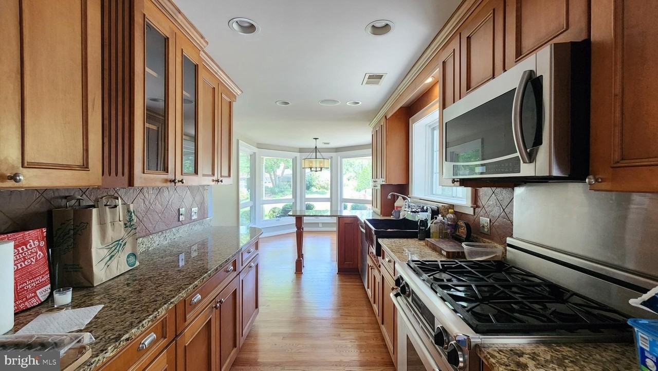 2207 Fordham Dr - Photo 4 of 45