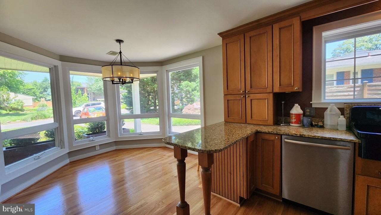 2207 Fordham Dr - Photo 6 of 45