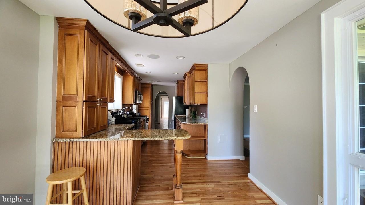 2207 Fordham Dr - Photo 7 of 45