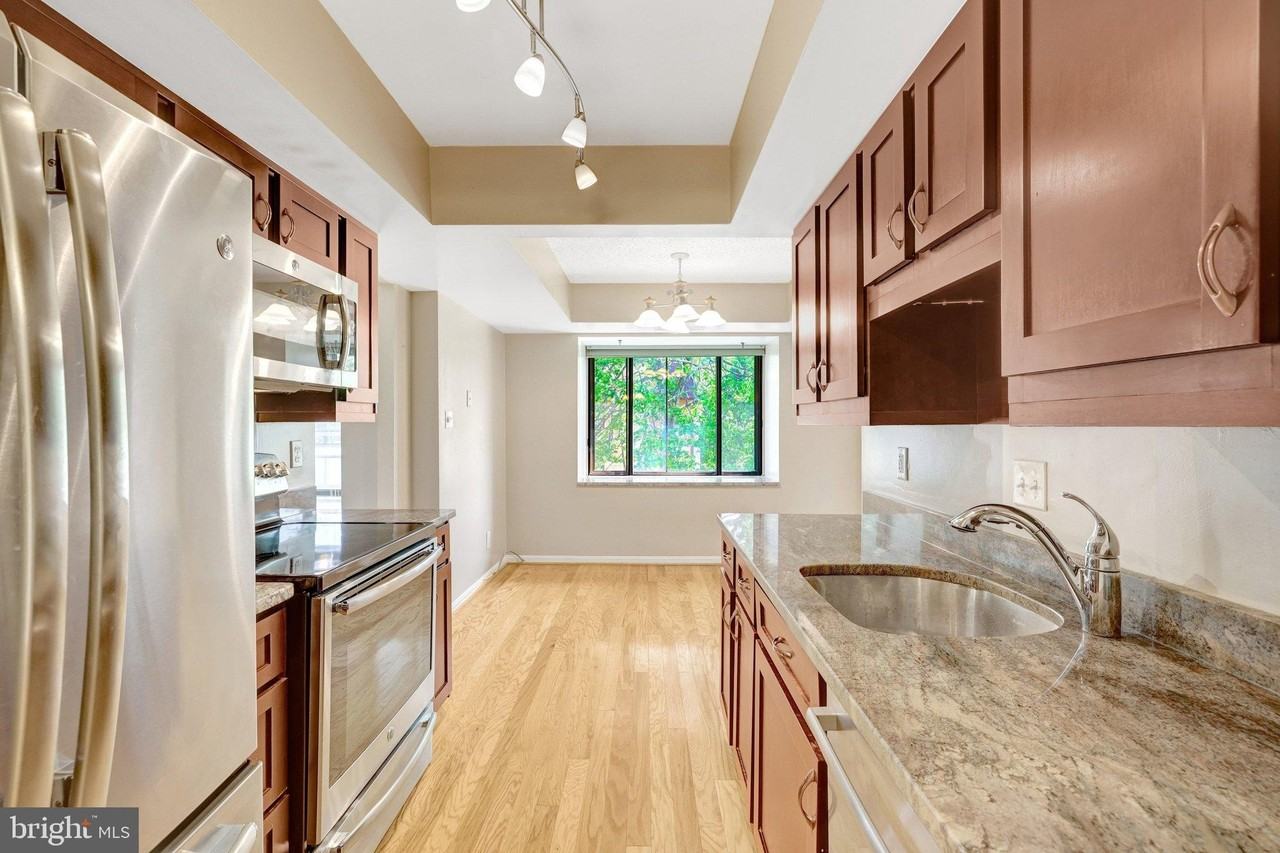 10221 Valentino Dr #7423 - Photo 4 of 40