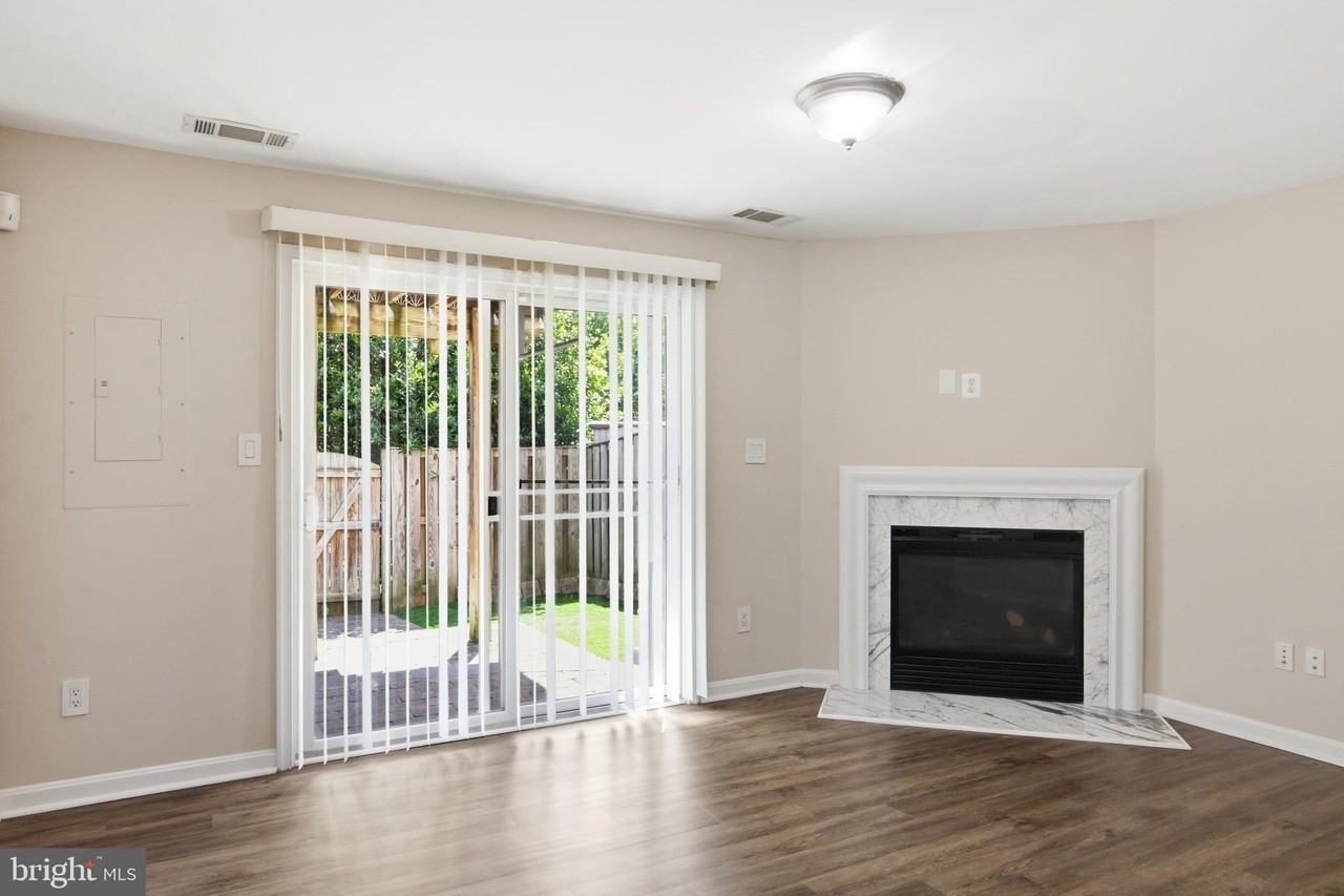 5504 Sacramento Mews Pl - Photo 4 of 33