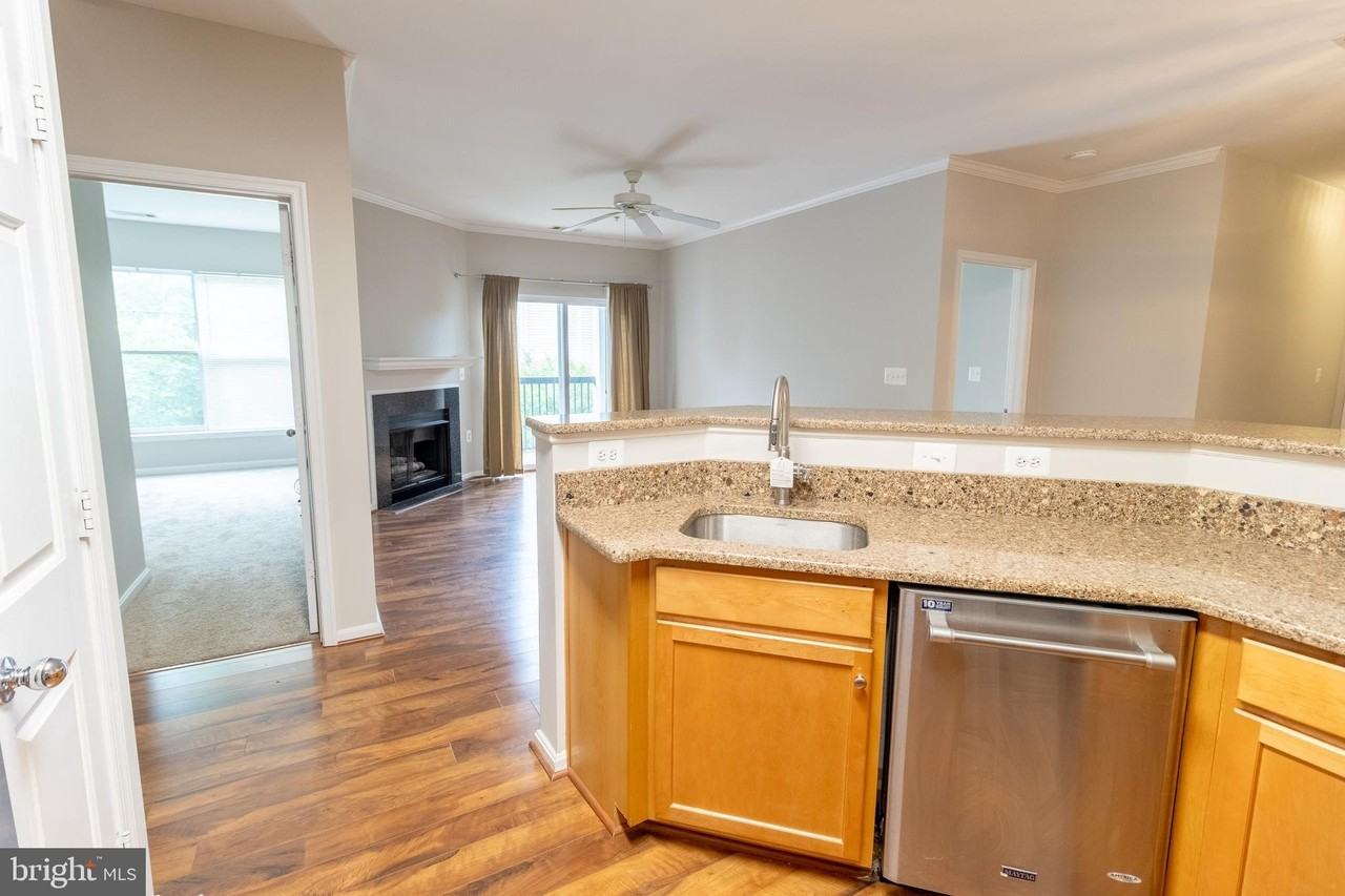 5142 Brittney Elyse Cir Apt J #J - Photo 6 of 21