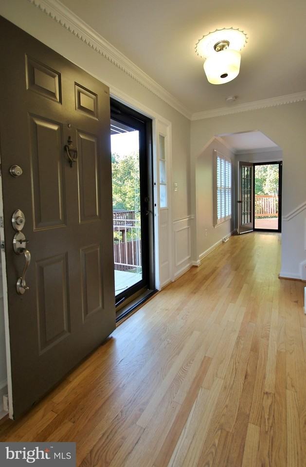 7321 Mallory Ln - Photo 3 of 37