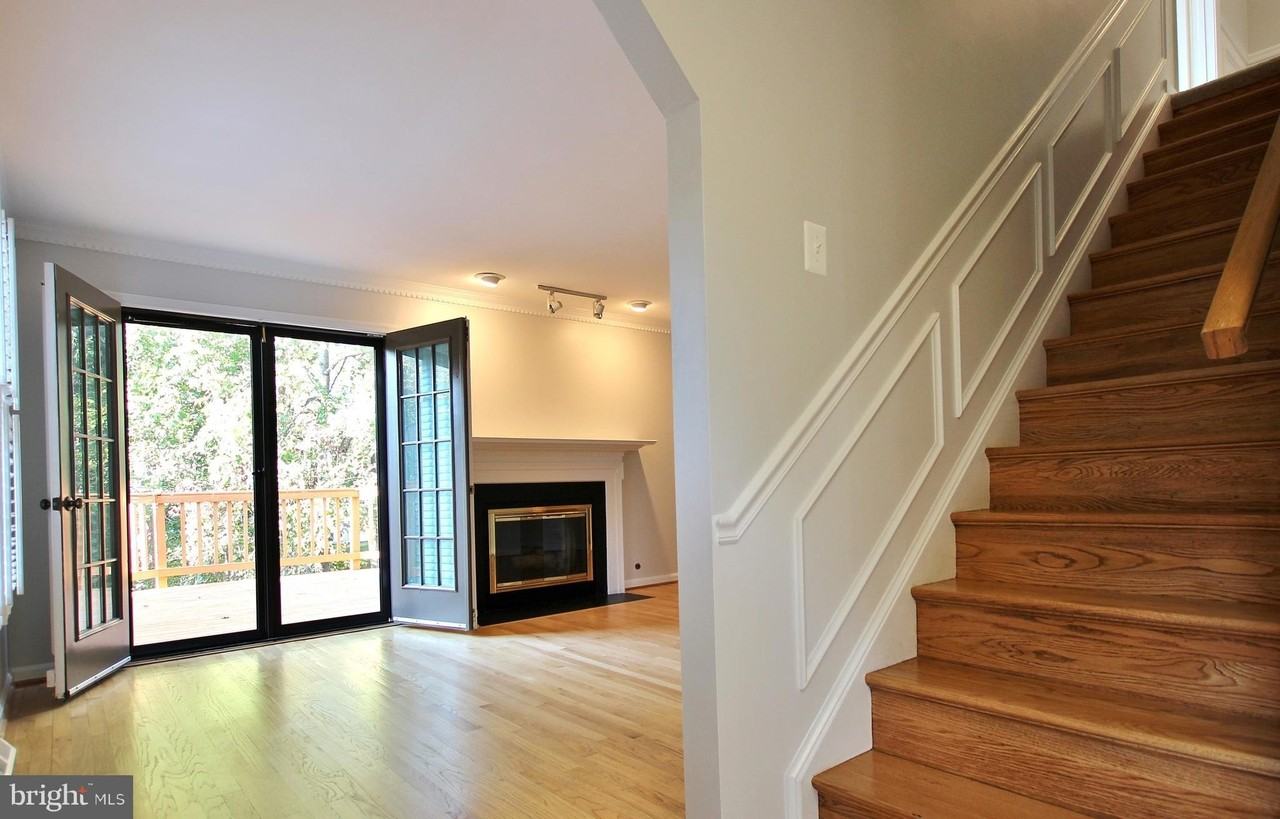 7321 Mallory Ln - Photo 4 of 37
