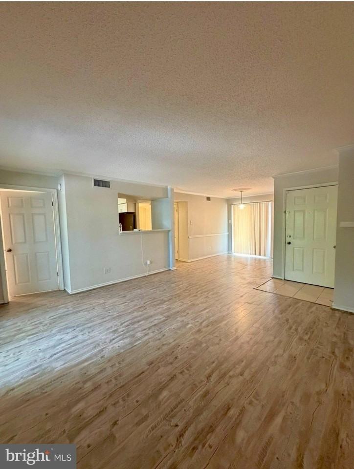 1541 Lincoln Way #204 - Photo 7 of 34