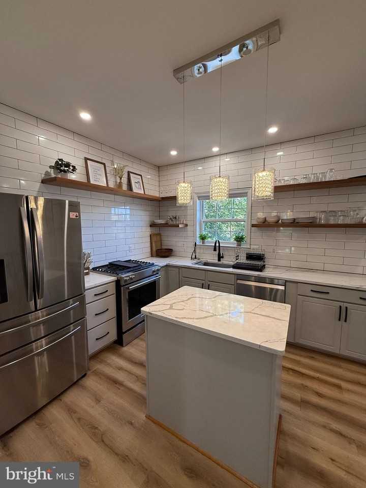 45010 University Dr - Photo 6 of 29