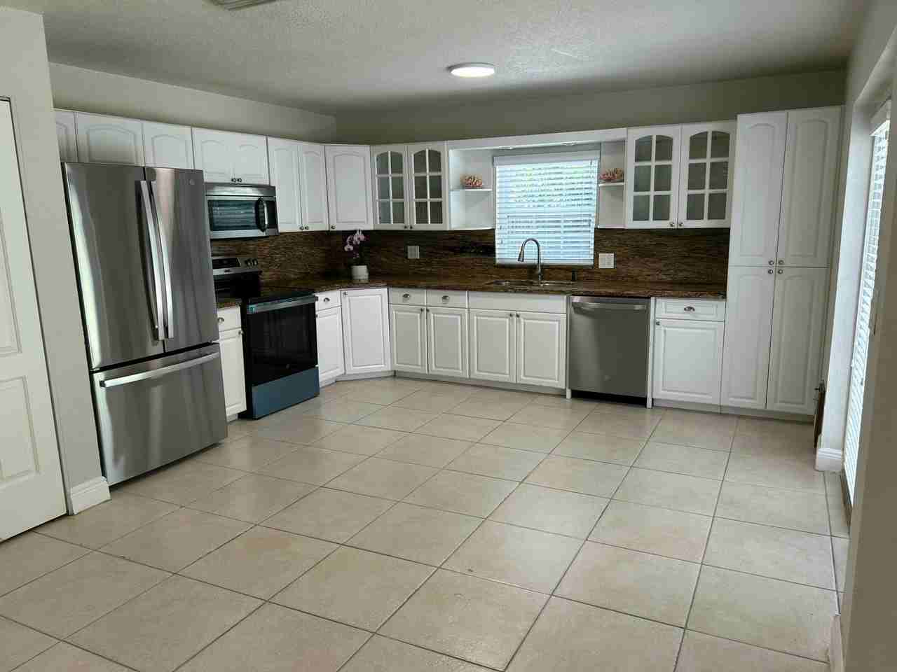 61 Nw 47th St - Photo 6 of 16