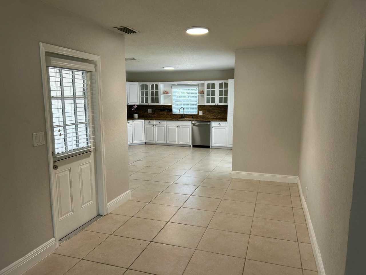 61 Nw 47th St - Photo 7 of 16