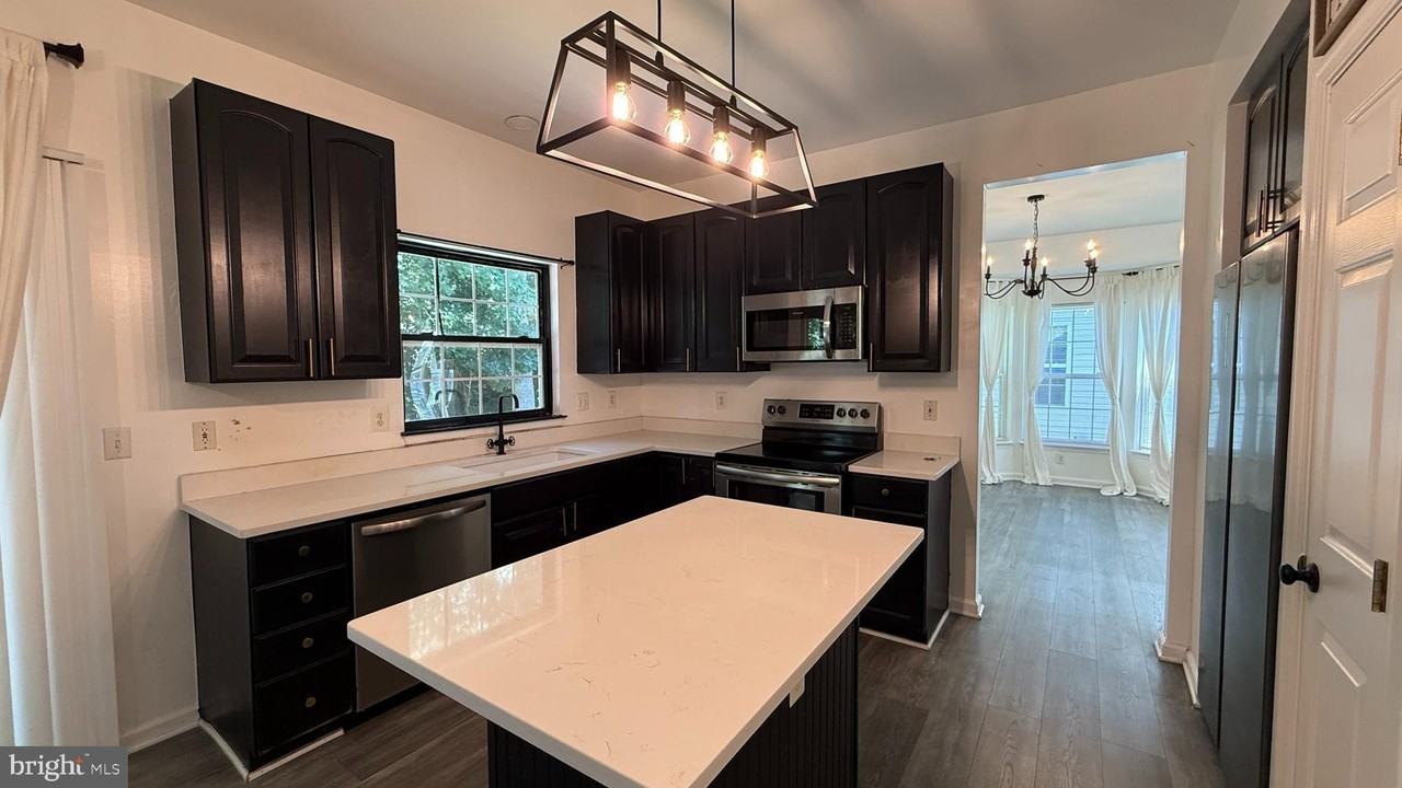 5570 Assateague Pl - Photo 3 of 18