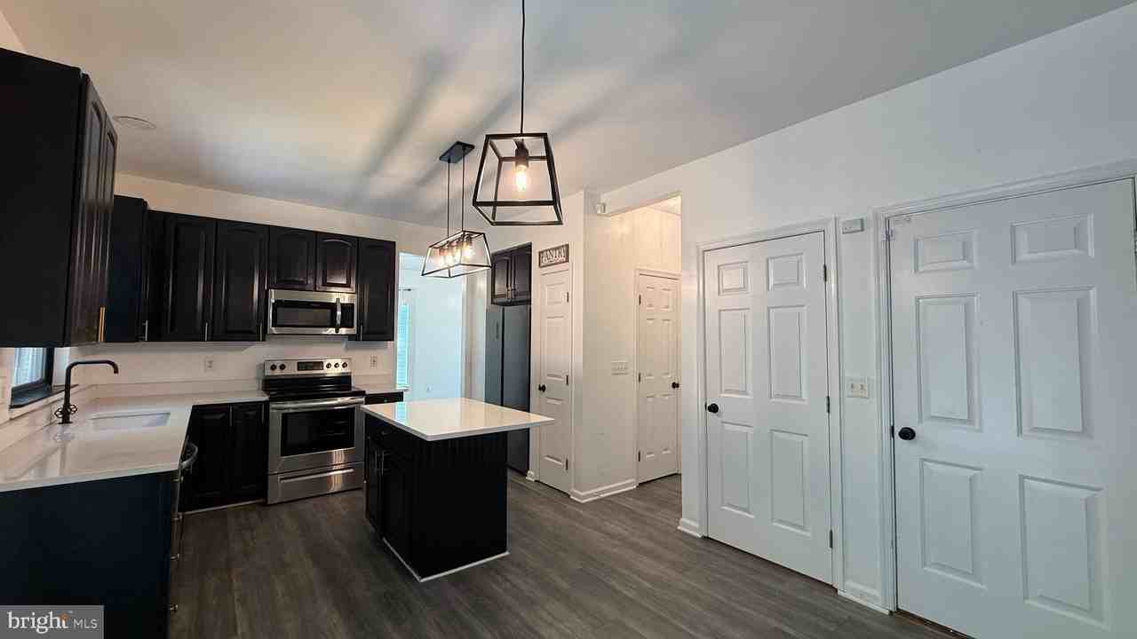 5570 Assateague Pl - Photo 4 of 18