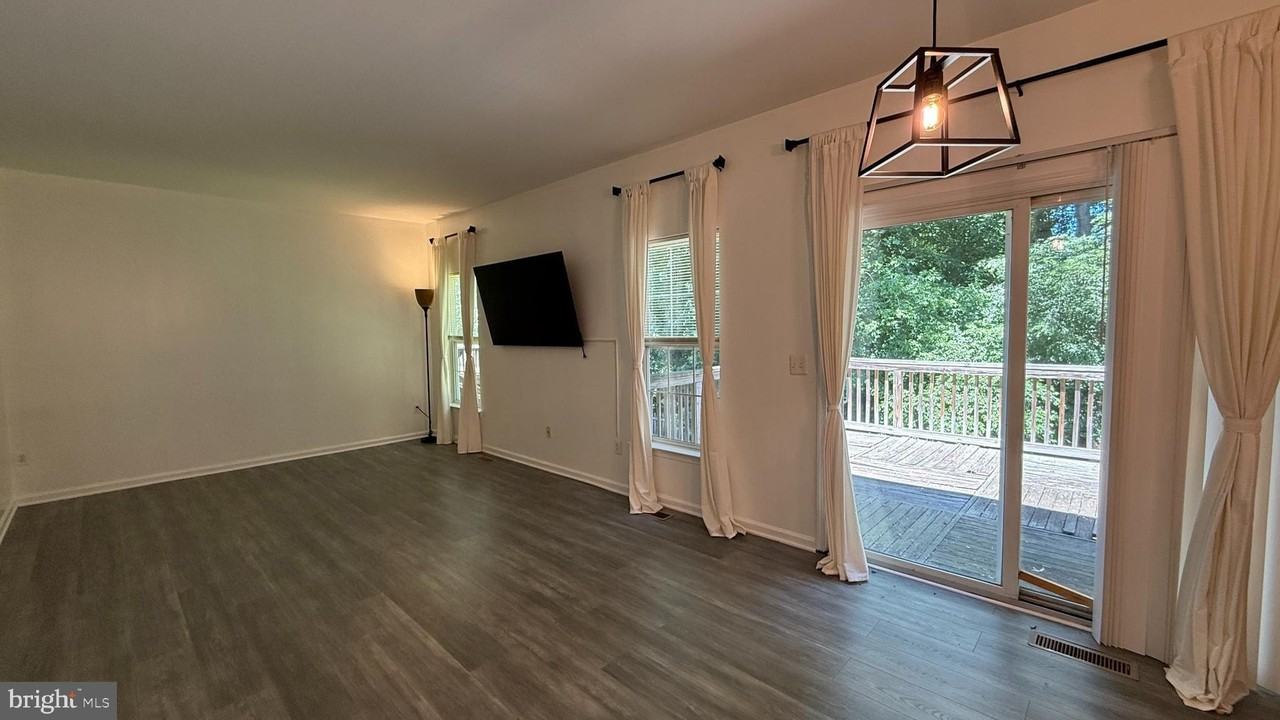 5570 Assateague Pl - Photo 5 of 18