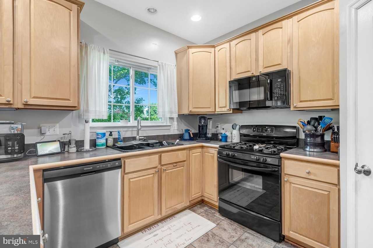 8628 Ellesmere Way - Photo 4 of 50