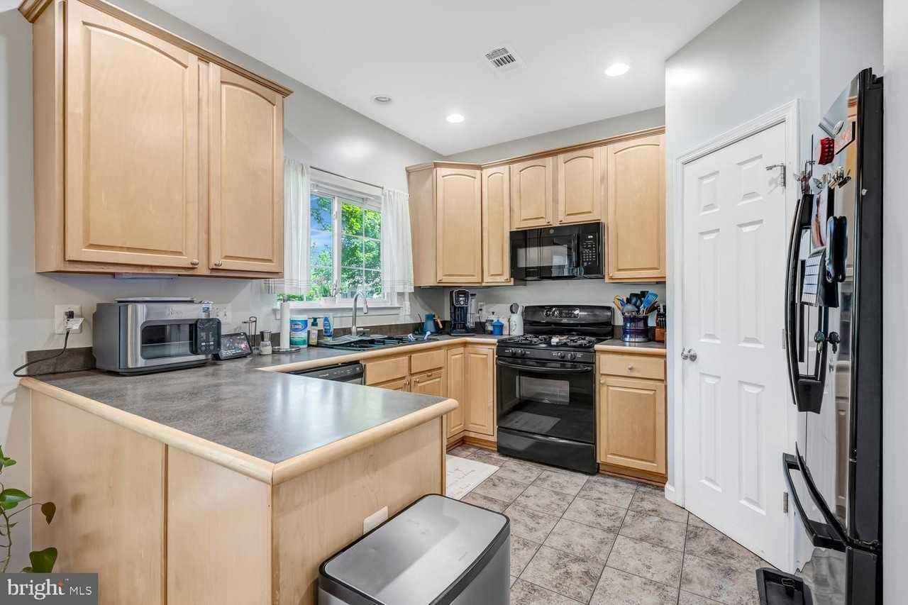 8628 Ellesmere Way - Photo 5 of 50