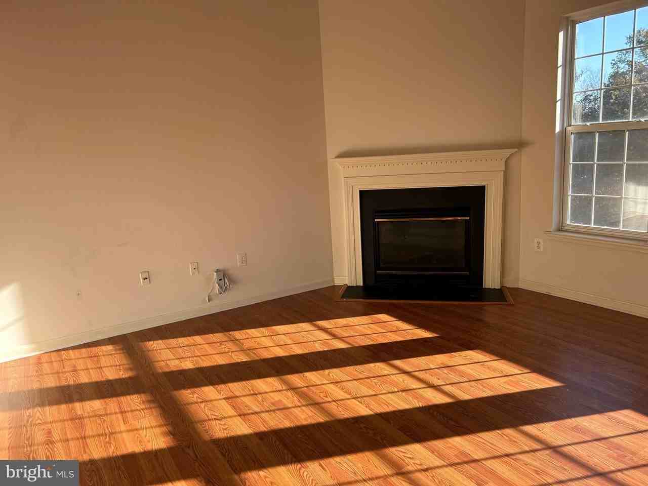 6821 Hollow Glen Ct - Photo 3 of 25
