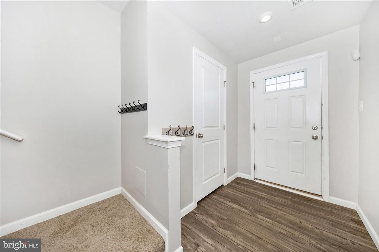 62 Rhea Dr - Photo 2 of 50