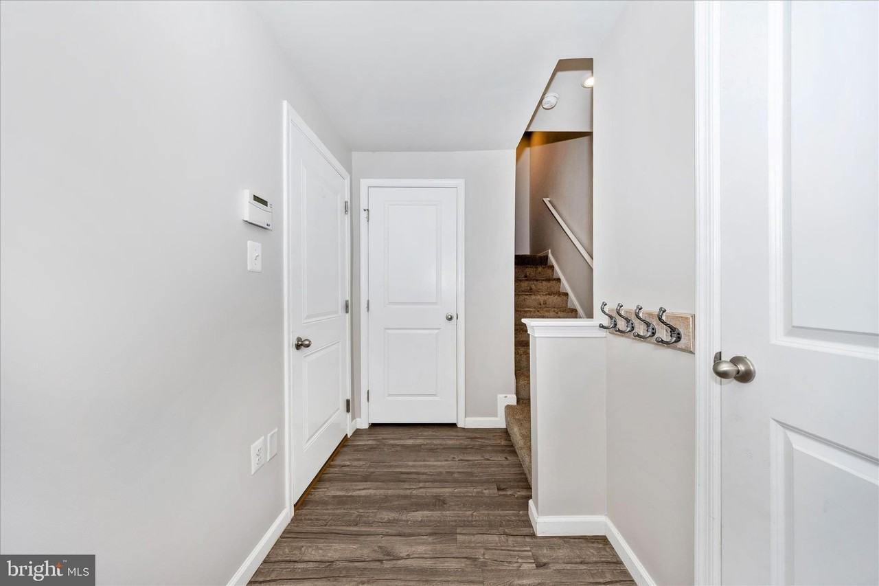 62 Rhea Dr - Photo 3 of 50