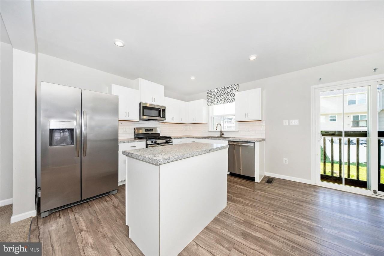 62 Rhea Dr - Photo 4 of 50