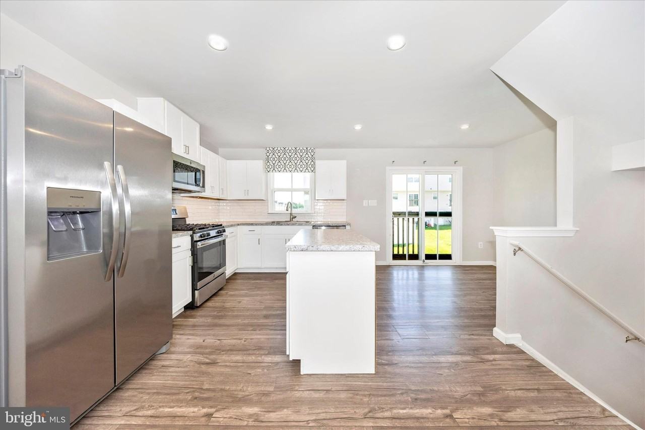 62 Rhea Dr - Photo 5 of 50