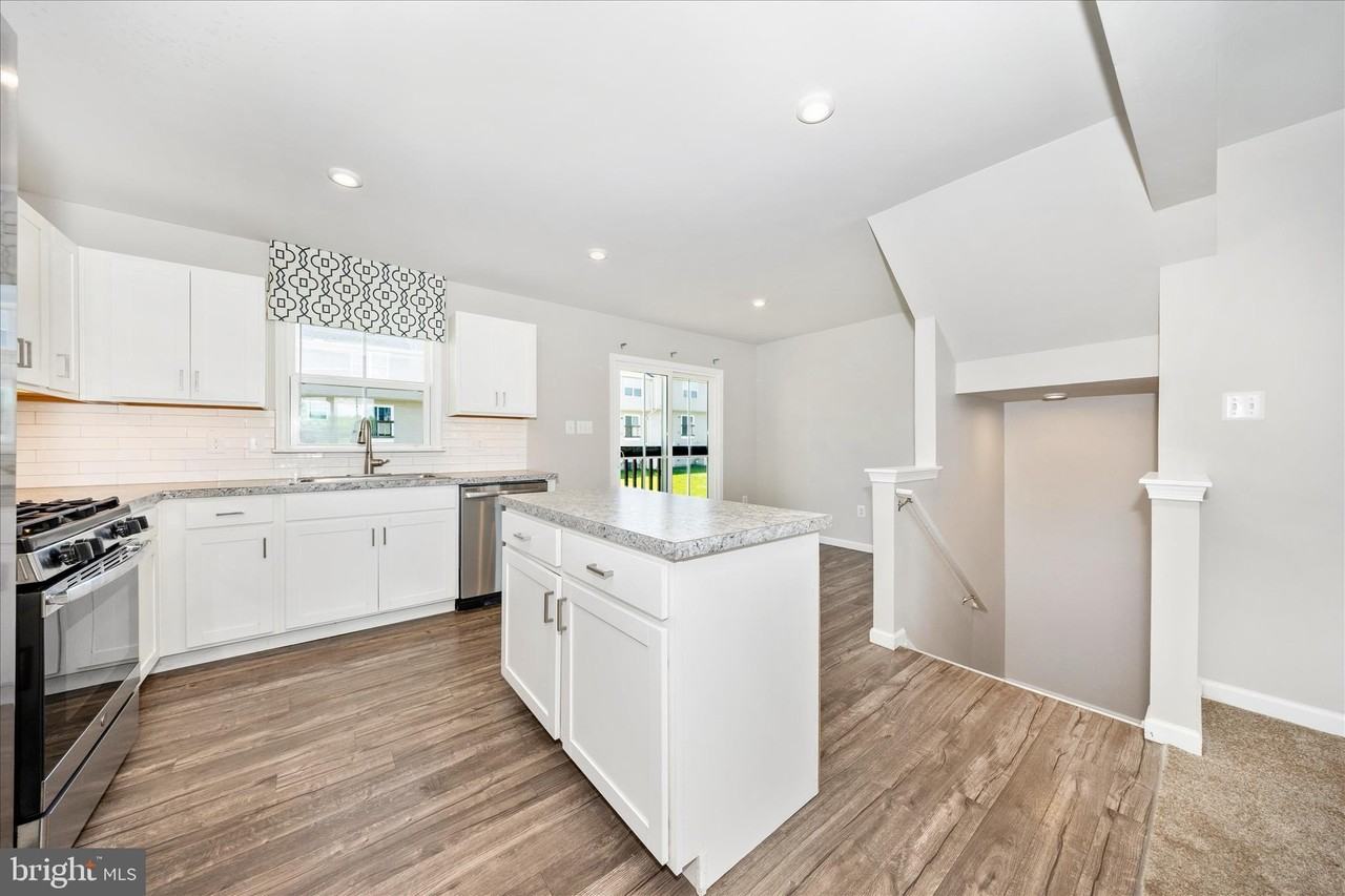 62 Rhea Dr - Photo 6 of 50