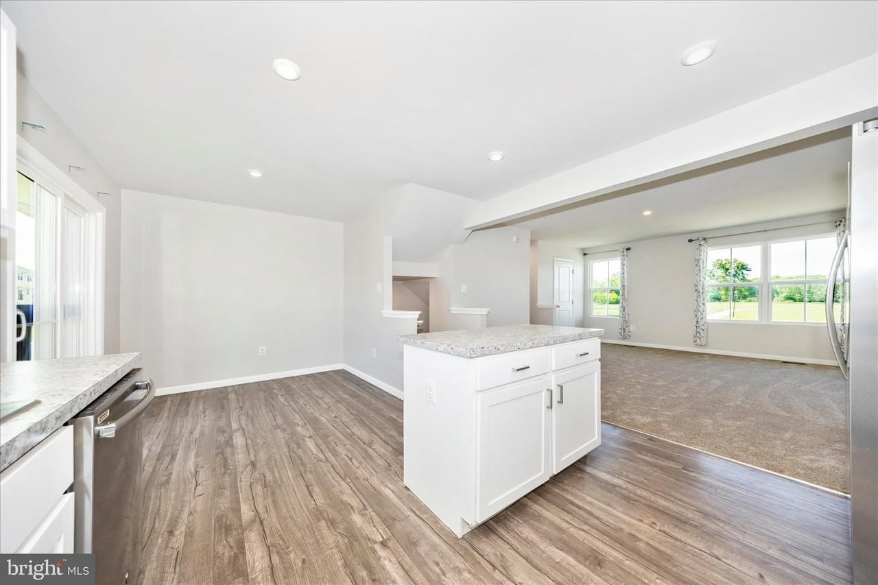62 Rhea Dr - Photo 7 of 50