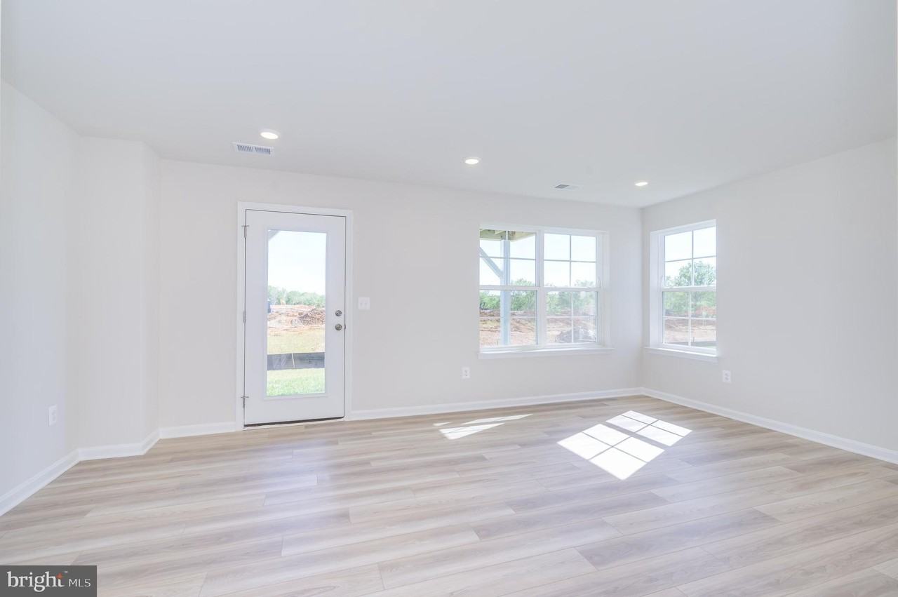 450 Seeback Dr - Photo 5 of 38