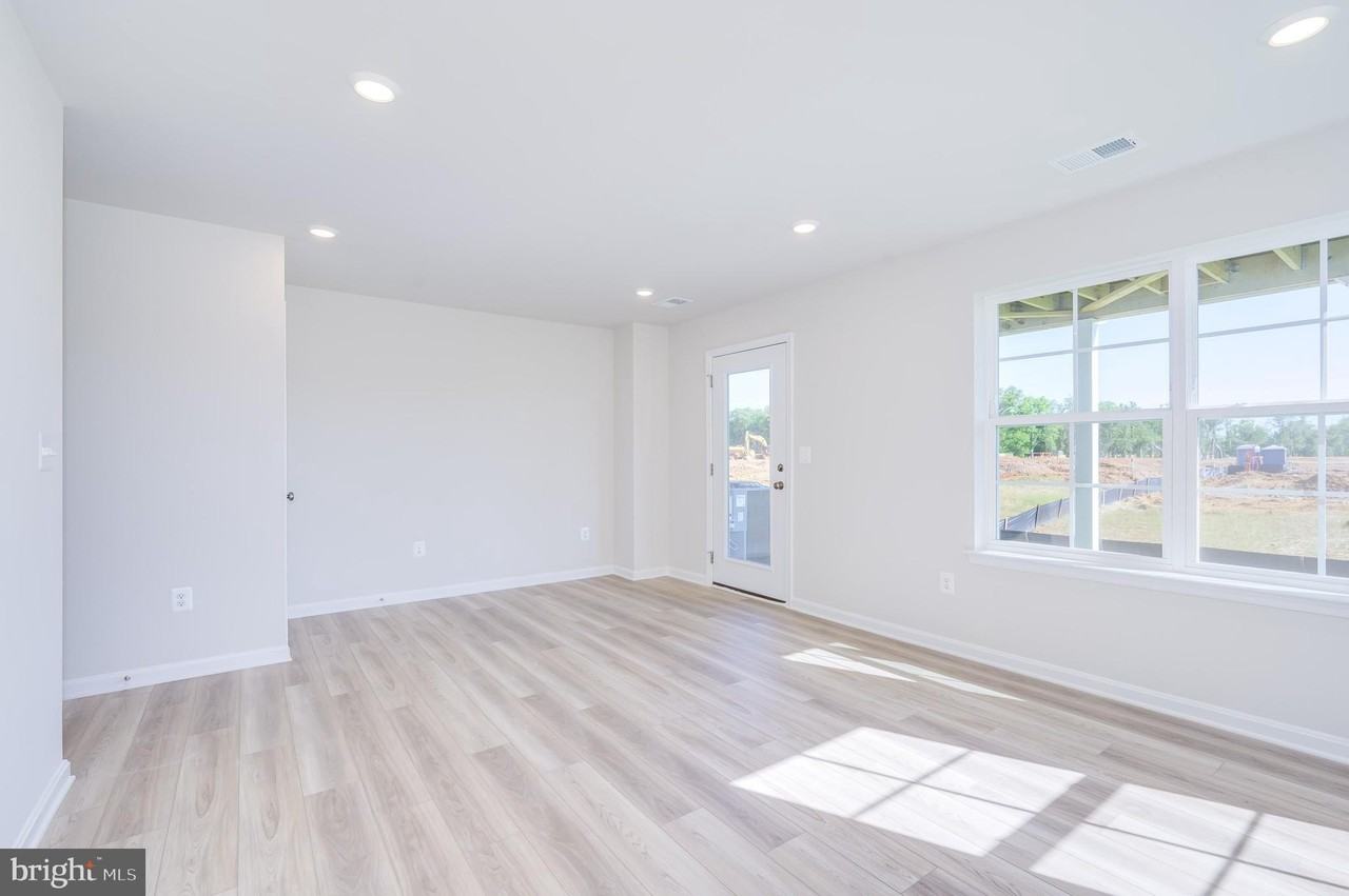 450 Seeback Dr - Photo 6 of 38