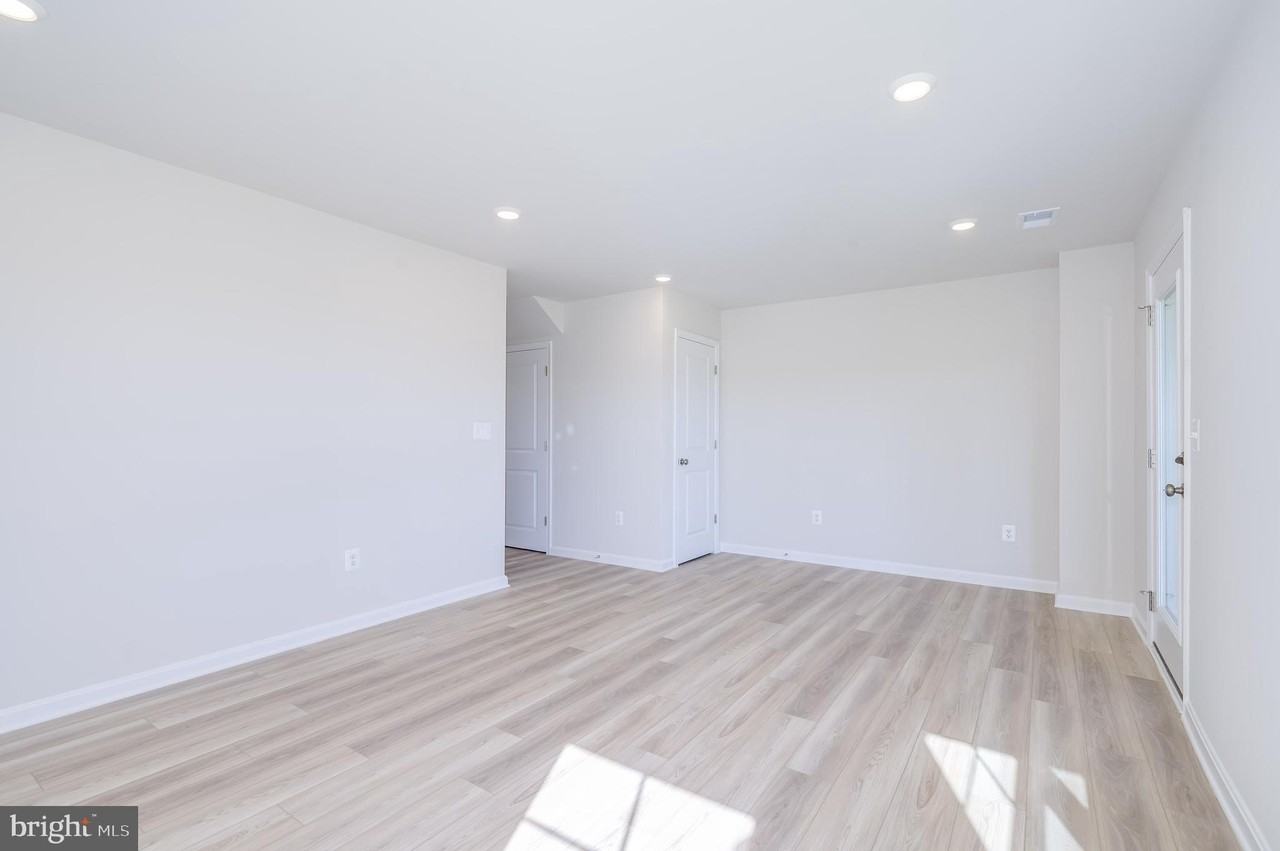 450 Seeback Dr - Photo 7 of 38