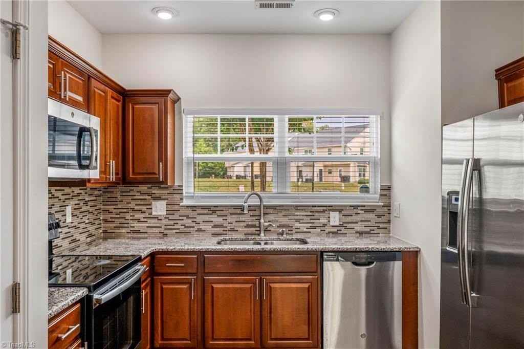 105 Sommerwall Pl - Photo 7 of 24