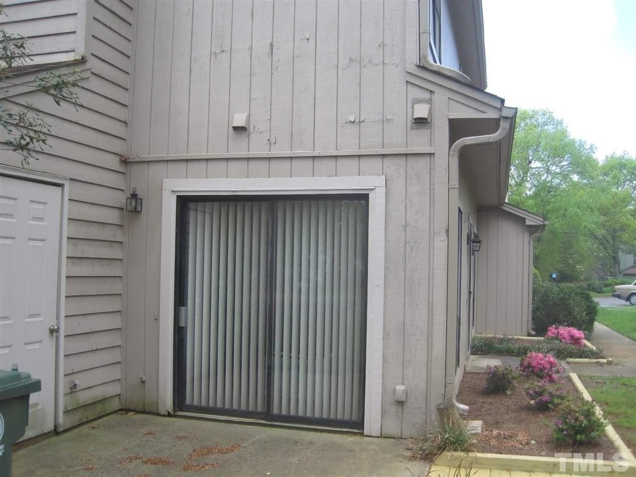 111 Charter Oaks Cir - Photo 2 of 9