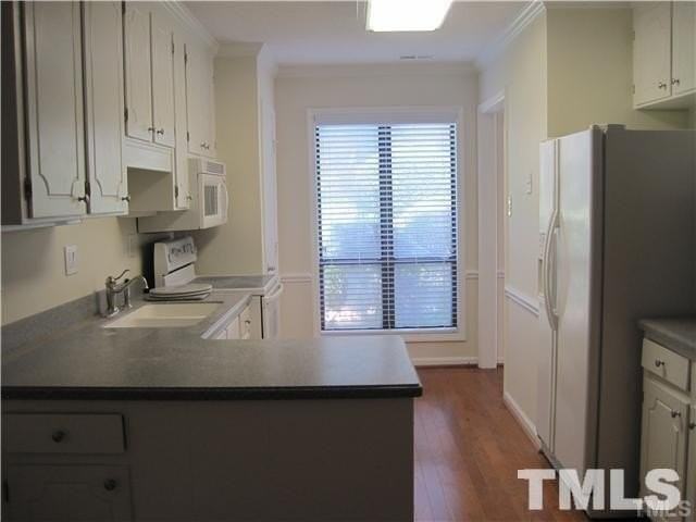 111 Charter Oaks Cir - Photo 3 of 9