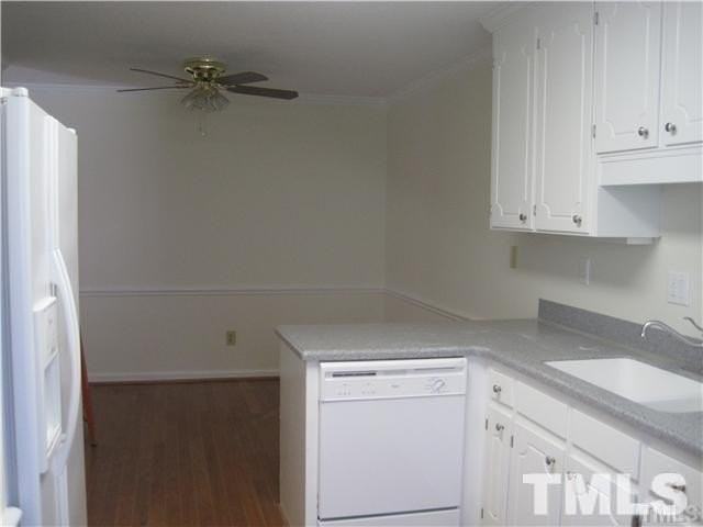 111 Charter Oaks Cir - Photo 4 of 9