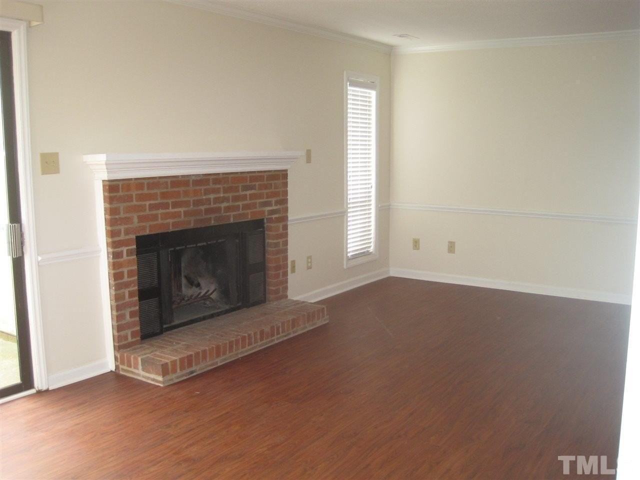 111 Charter Oaks Cir - Photo 5 of 9