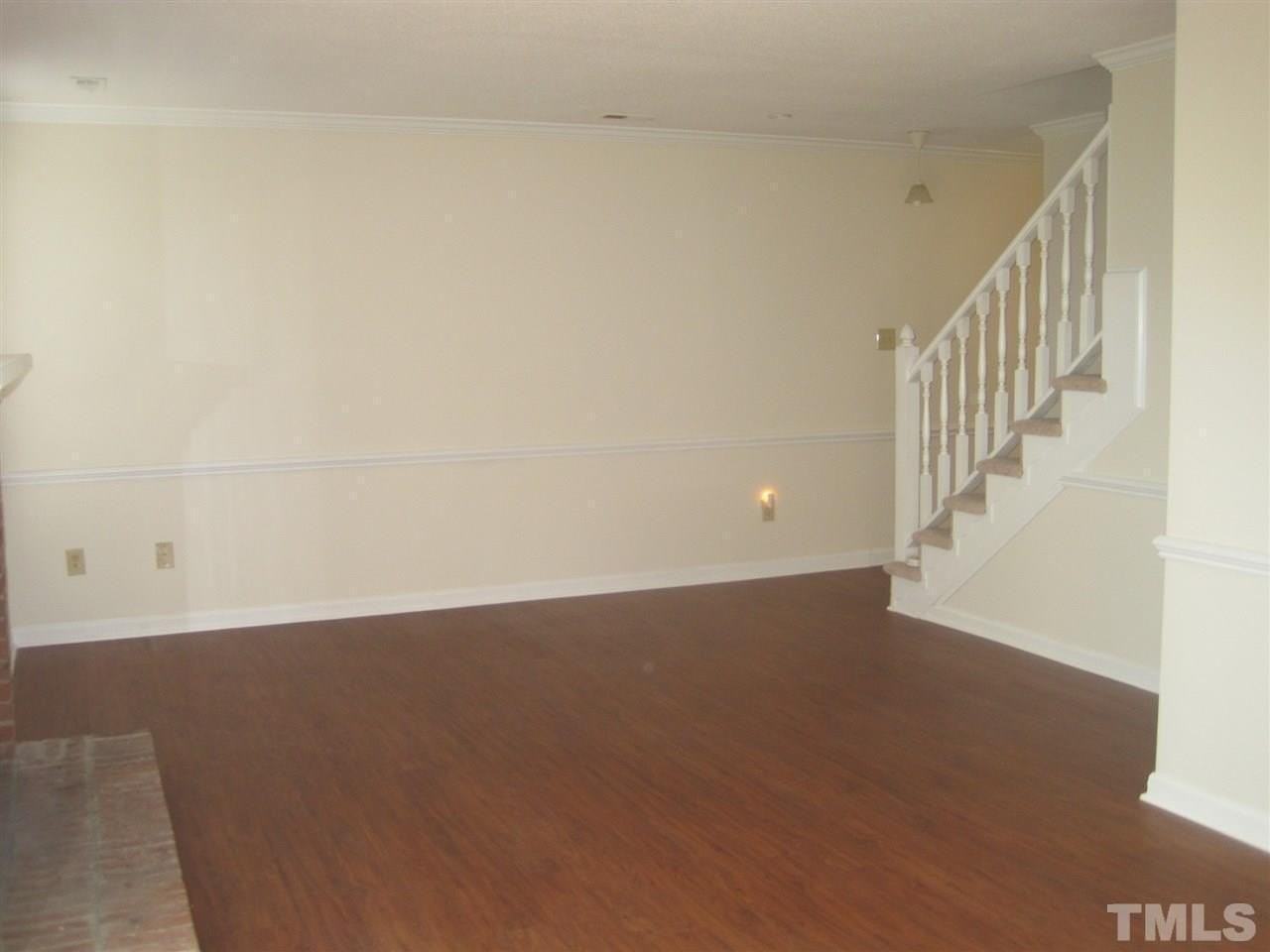 111 Charter Oaks Cir - Photo 6 of 9