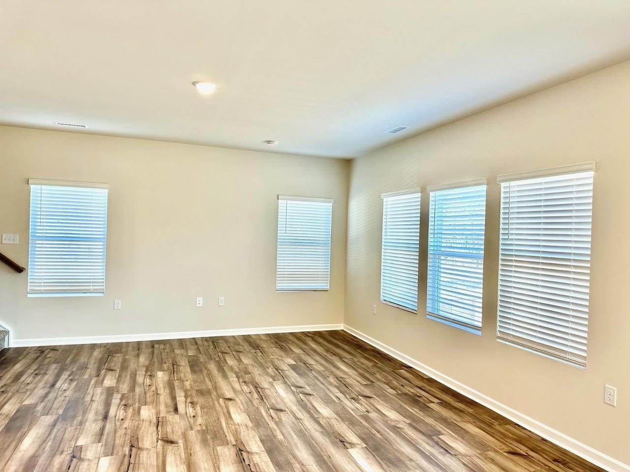 902 Crow Branch Dr - Photo 2 of 18