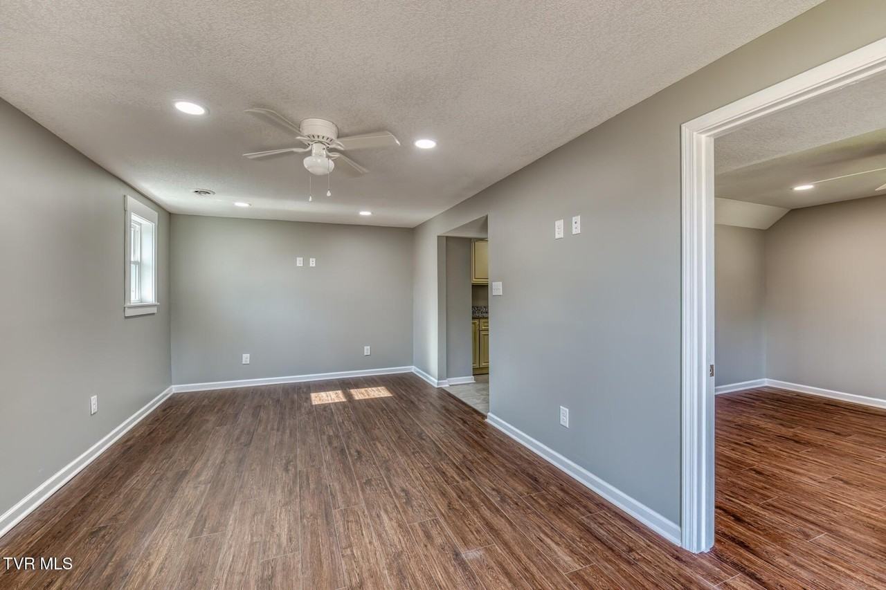 1216 Norway St #102 - Photo 3 of 21