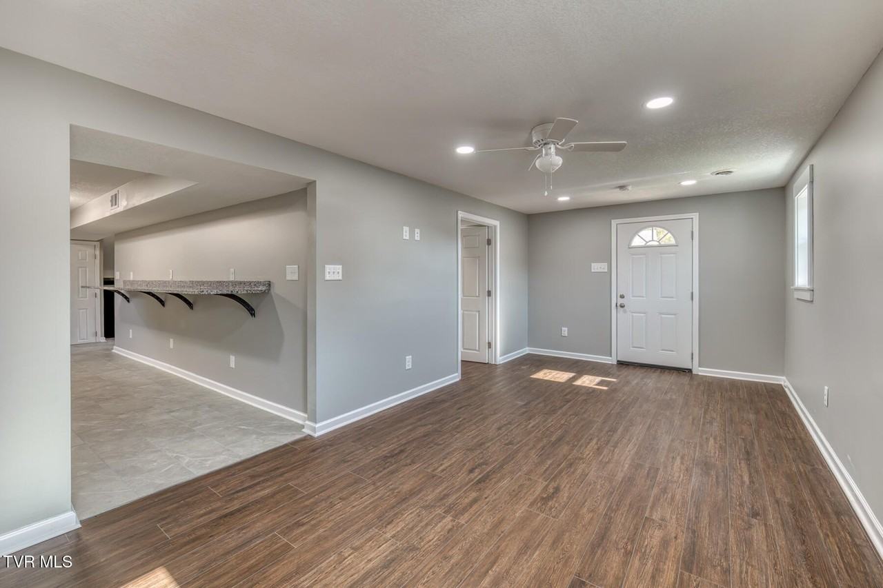 1216 Norway St #102 - Photo 4 of 21
