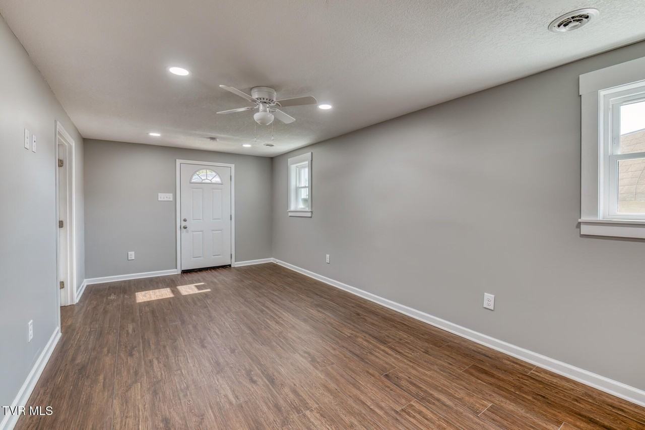 1216 Norway St #102 - Photo 5 of 21