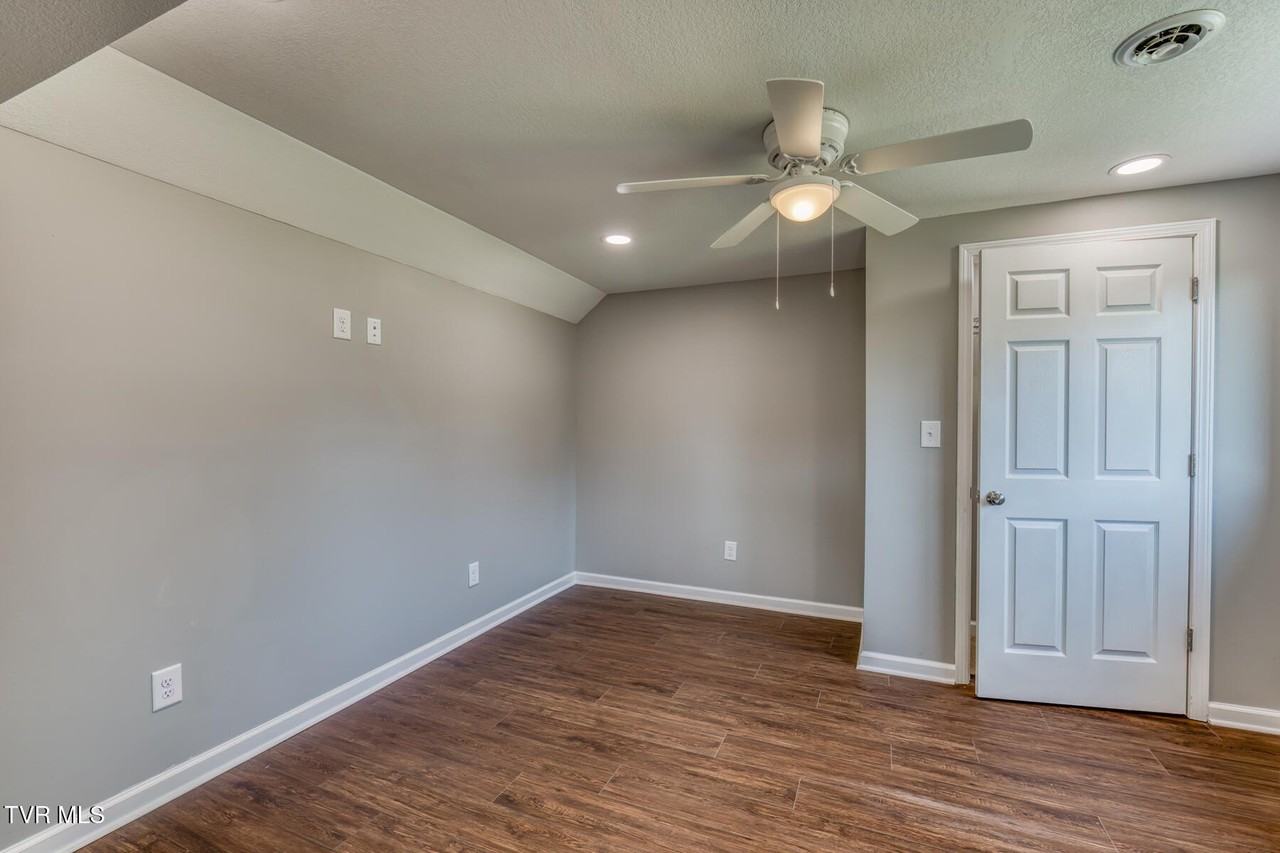 1216 Norway St #102 - Photo 6 of 21