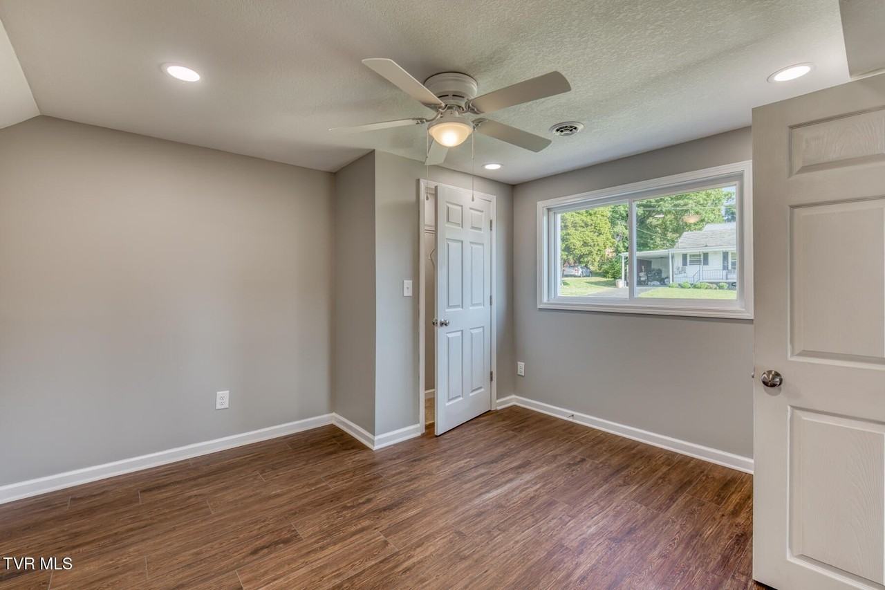 1216 Norway St #102 - Photo 7 of 21