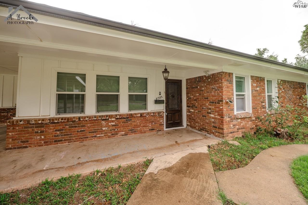 4505 University Ave - Photo 3 of 32