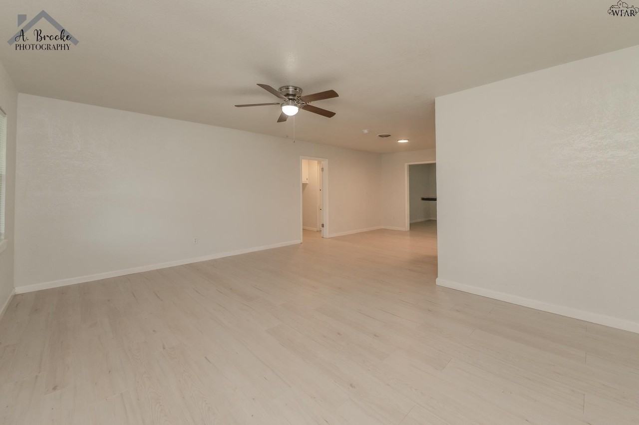 4505 University Ave - Photo 4 of 32