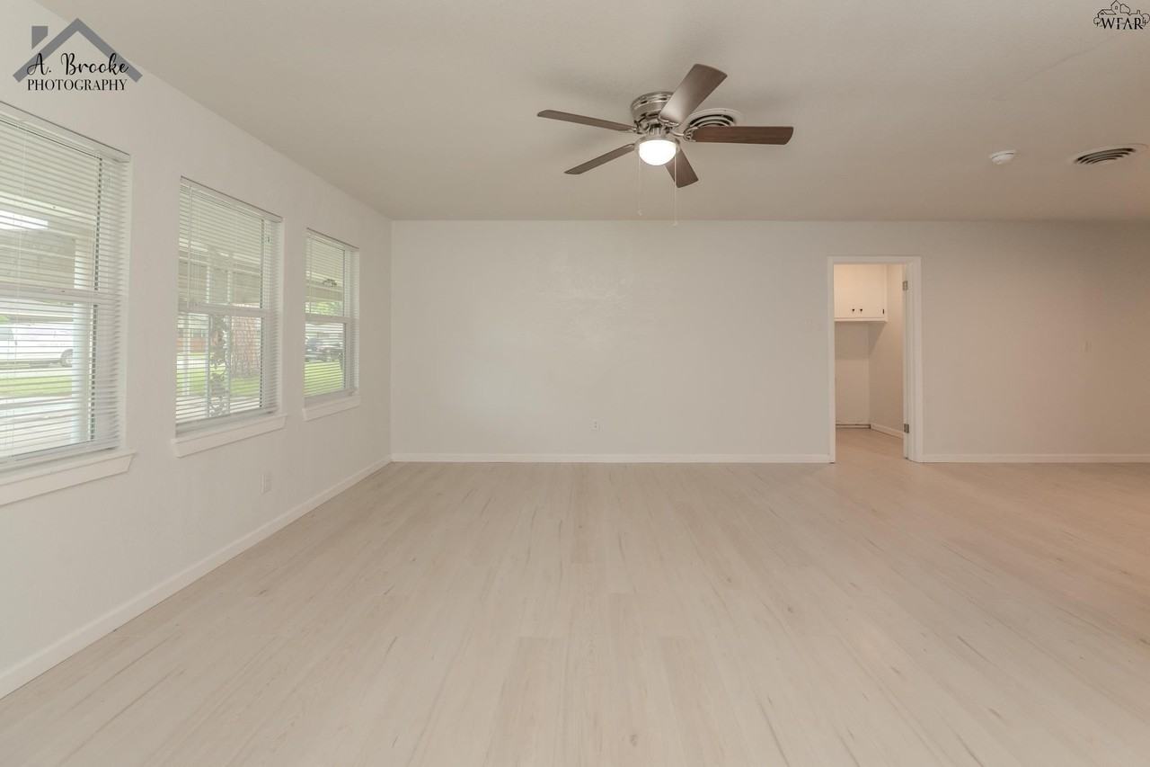4505 University Ave - Photo 5 of 32