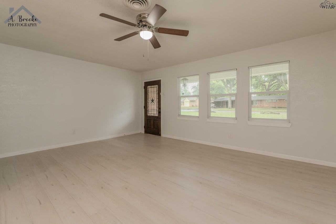 4505 University Ave - Photo 6 of 32