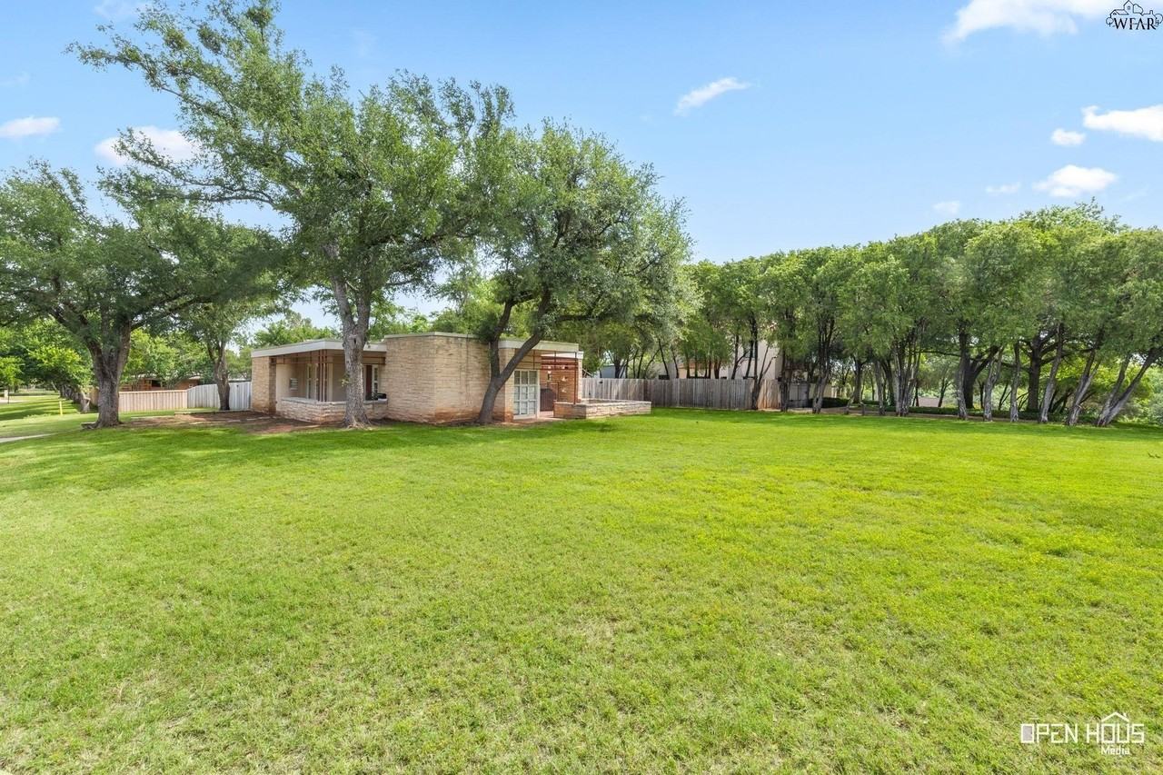 2904 Sturdevandt Pl - Photo 2 of 32