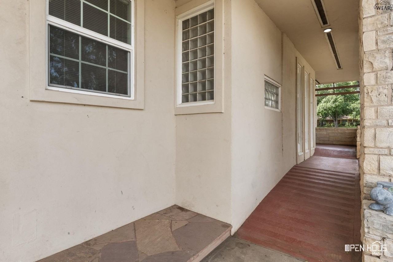 2904 Sturdevandt Pl - Photo 4 of 32
