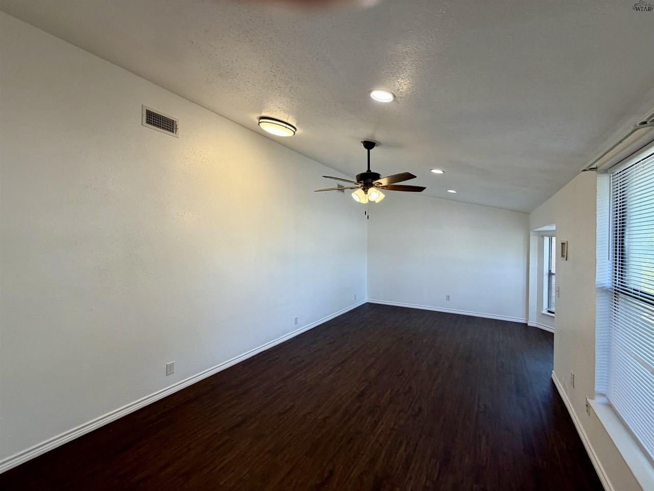 4617 Langford Ln - Photo 2 of 13