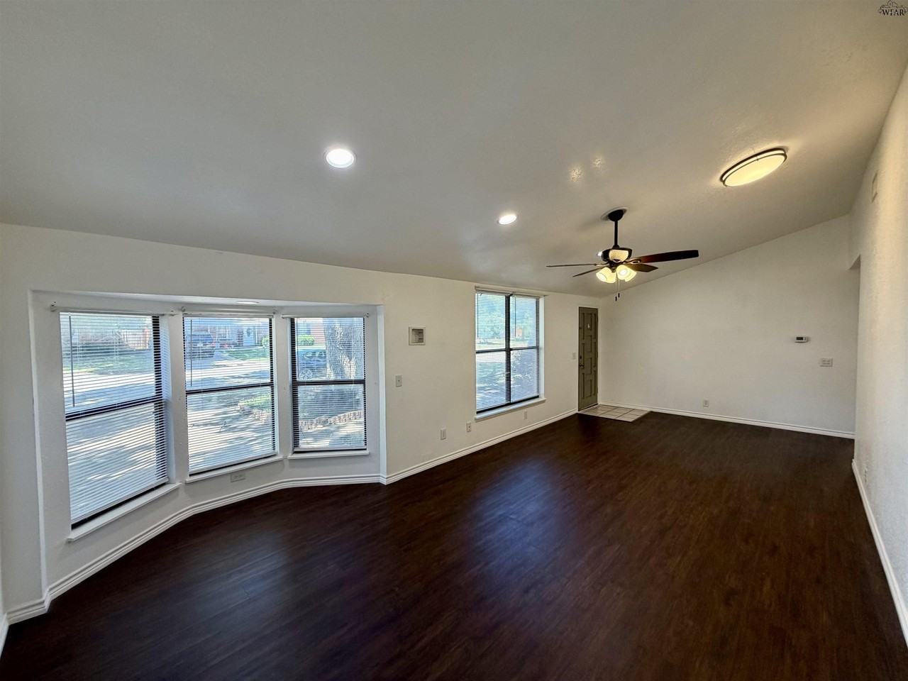 4617 Langford Ln - Photo 3 of 13
